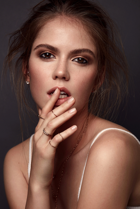 Foto von Josephine mit Makeup von Miriam Kristal